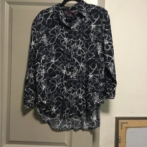 Gloria Vanderbilt Black and White Relaxed Button Down Shirt